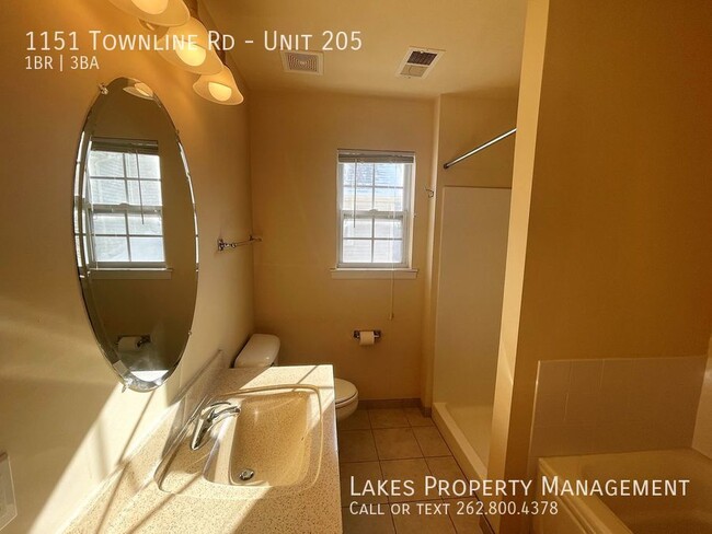 Building Photo - Spacious Executive Style Condo