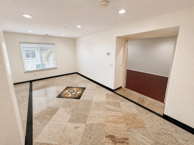 Building Photo - 621 Marbella Ct