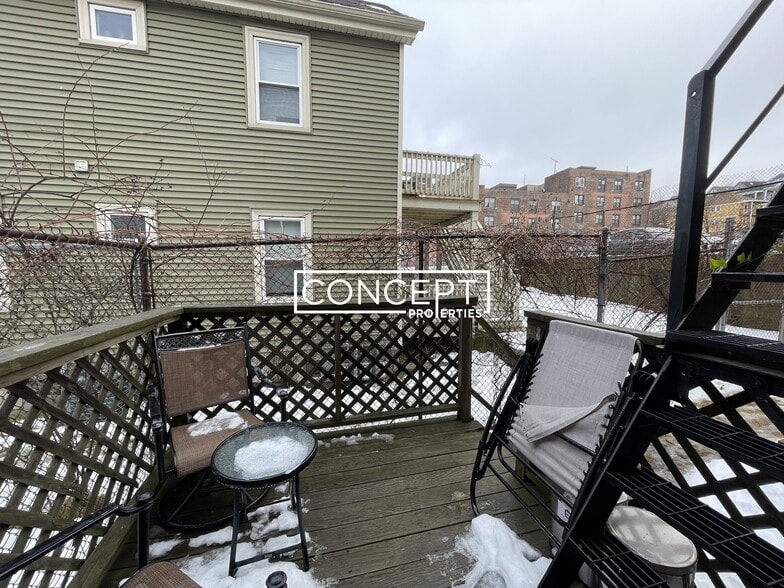 Building Photo - 6 Shepherd Ave