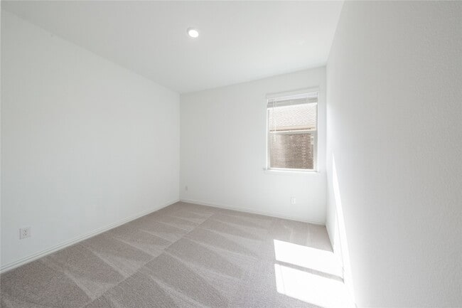 Building Photo - 340 Wentworth Dr