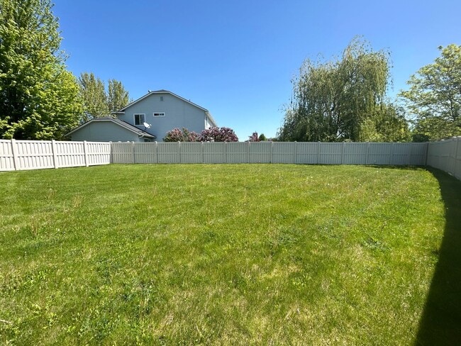 Building Photo - Beautiful4 Bedroom Home in Kuna