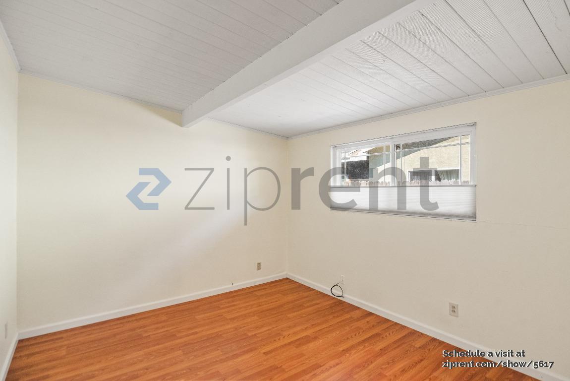 Building Photo - 921 Lakebird Dr
