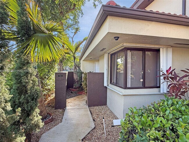 Building Photo - 9766 SW 138th Ave
