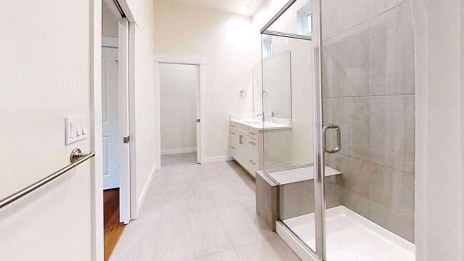 Building Photo - Contemporary 4 Bedroom Oasis on Quiet Dead...