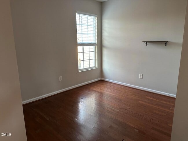 Building Photo - 553 Writers Way