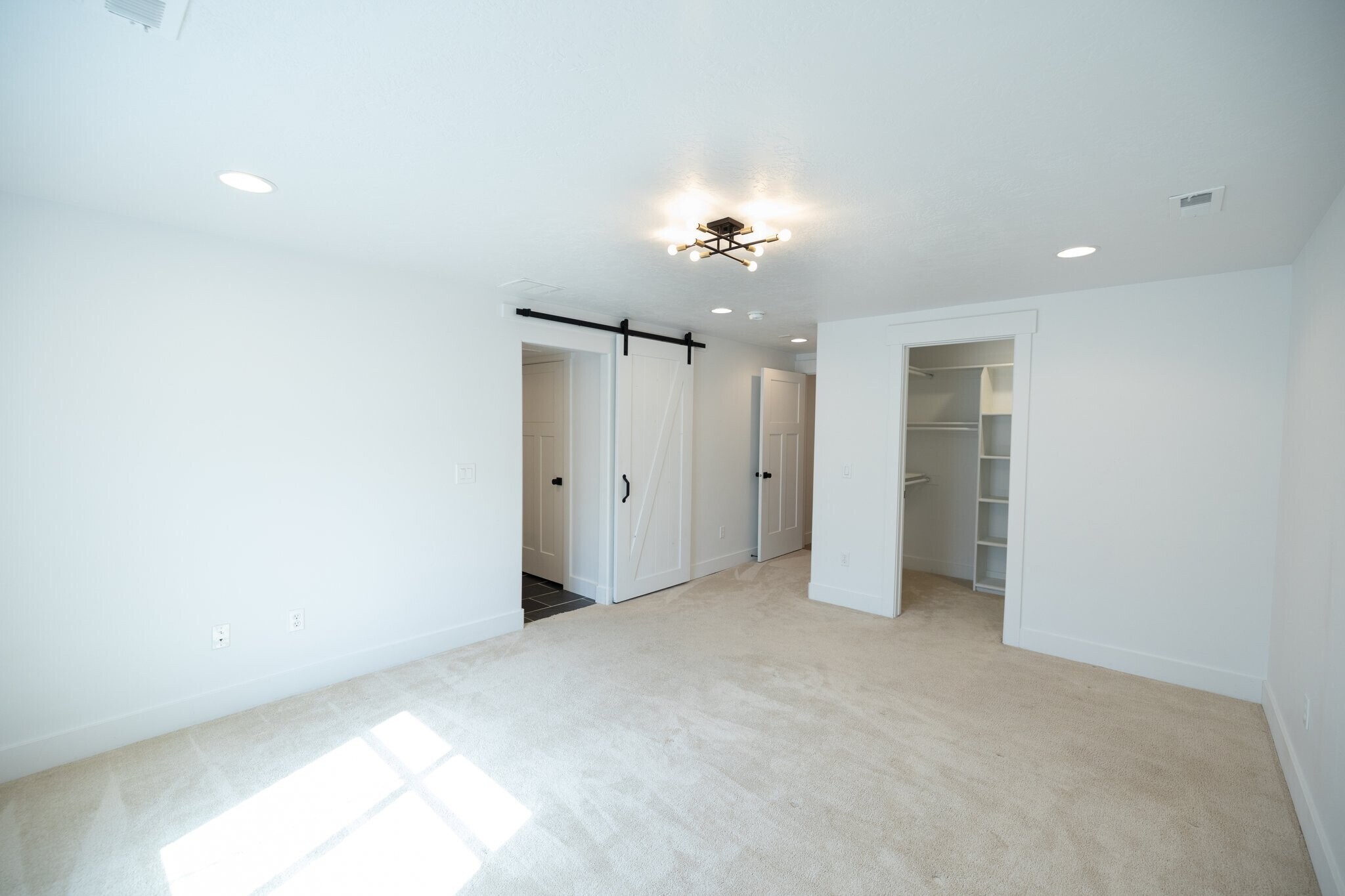 Building Photo - 154 S Quivira Ln