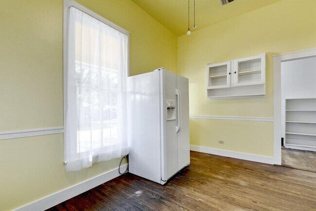 Building Photo - 304 Olive St