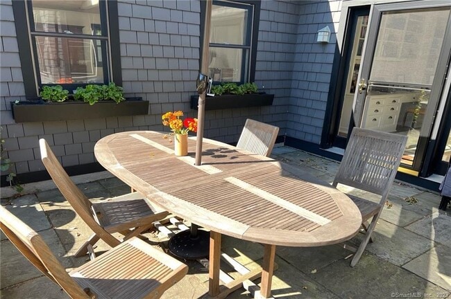 Building Photo - 11 Rolling Hills Dr