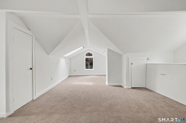 Building Photo - 15 Shorelands Pl
