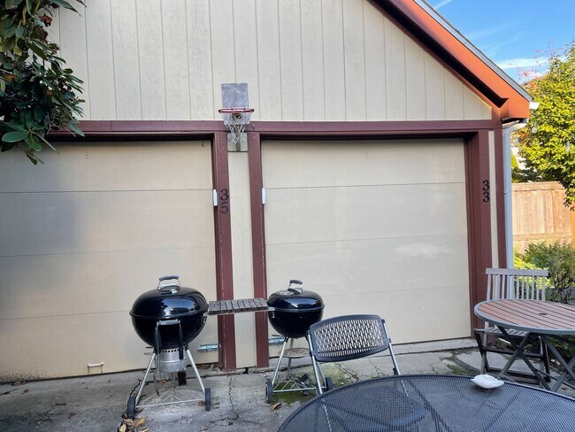 Building Photo - Cro02 - NW Northrup