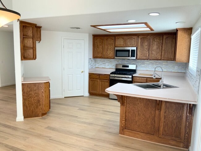 Building Photo - Quiet Home in Copper Hills located in a Cul-de-sac. **Do not distrub current tenant**
