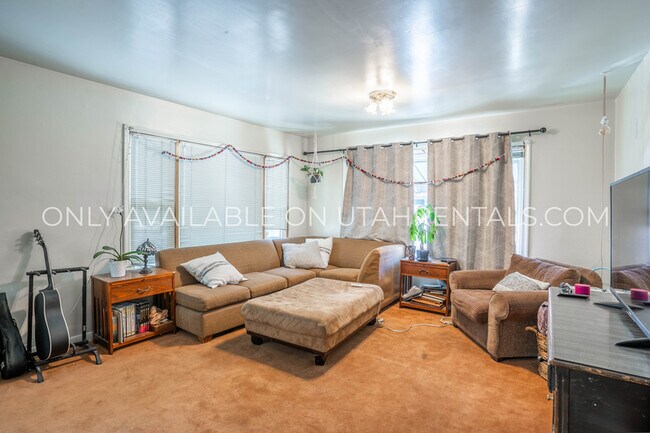 Building Photo - 545 E 400 N