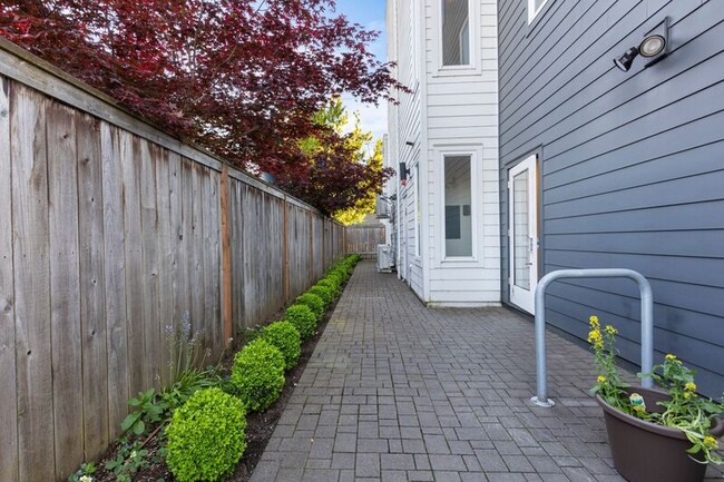 Building Photo - 7979 N Jersey St