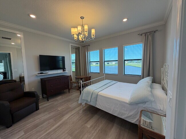 Building Photo - Gated 55+ community with lots of HOA amenities!