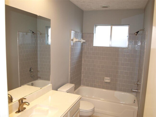 Building Photo - 4027 Avanti Dr