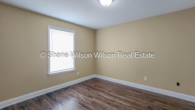 Building Photo - 110 2nd St