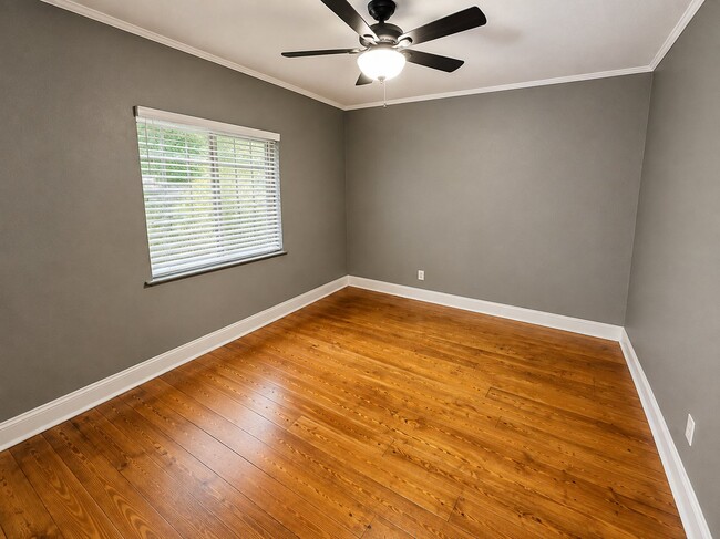 Building Photo - 823 Overlook Ave