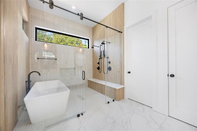 Building Photo - 2905 Westhill Dr