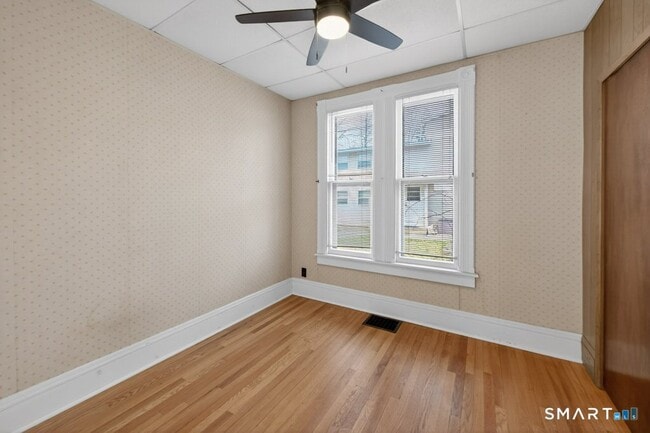 Building Photo - 164 W Main St