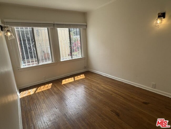 Building Photo - 944 Havenhurst Dr