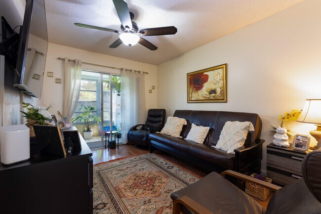 Building Photo - 369 Tilford Q