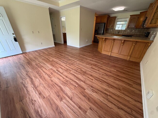 Building Photo - 3913 Hobbs Dr