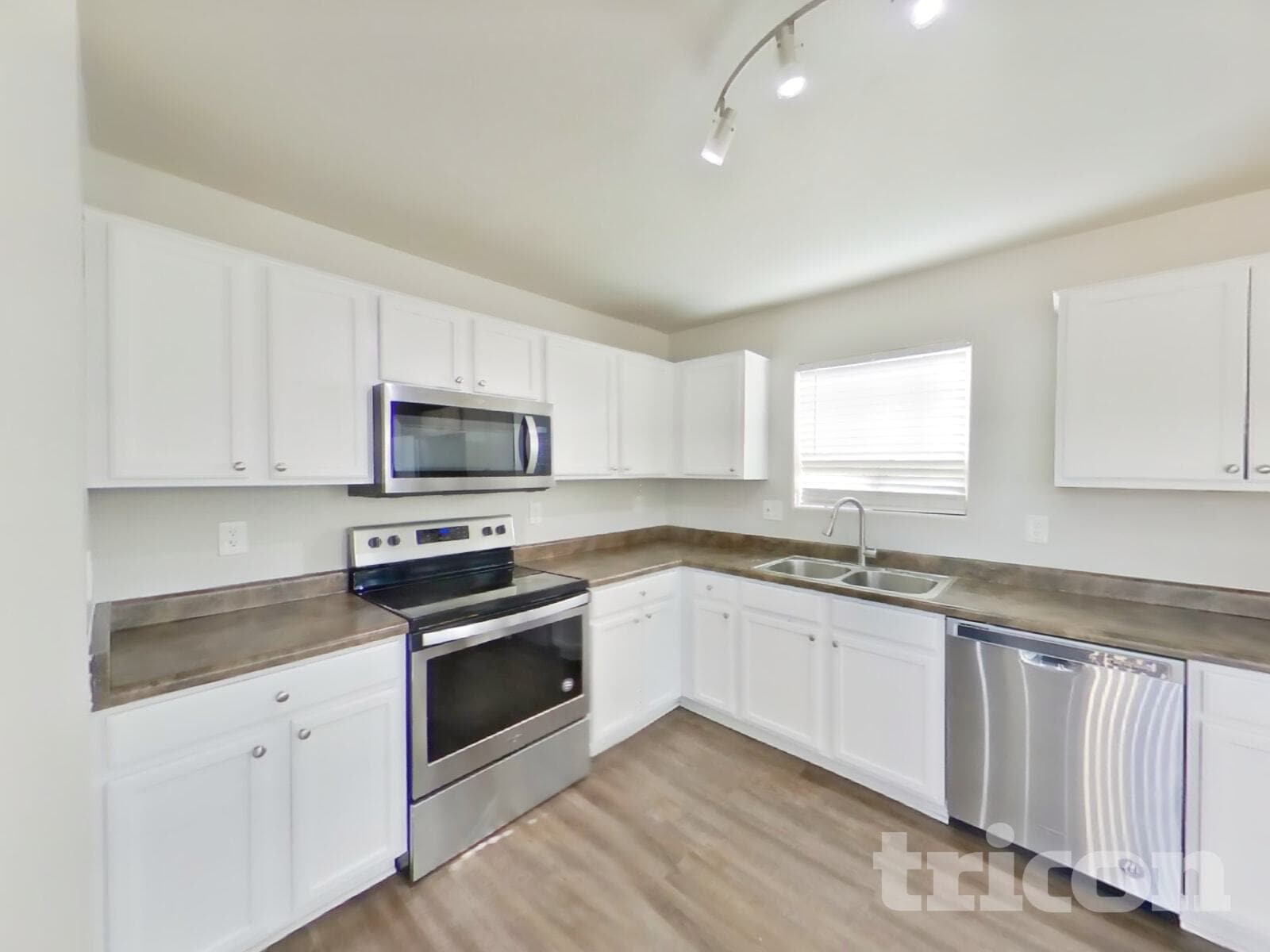Building Photo - 4151 E Aragonite Ln
