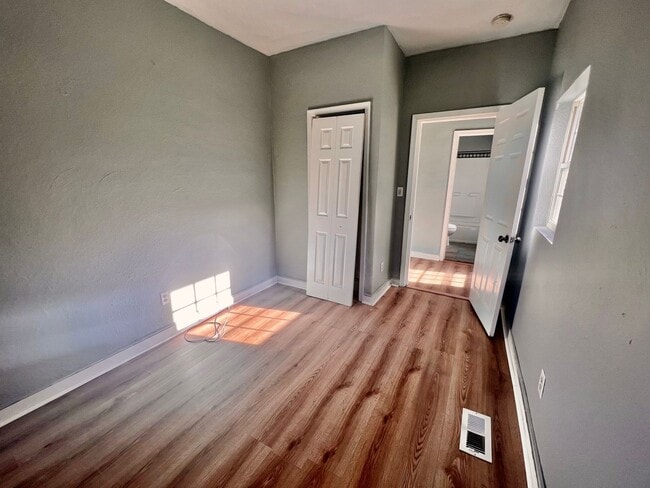 Building Photo - CHESAPEAKE - CUTE RENOVATED 3 BEDROOM COTTAGE