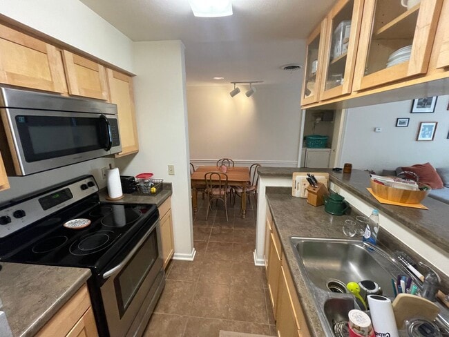 Building Photo - 1 Bed 1 Bath - Harbor House Condominiums