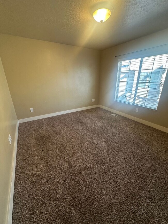 Building Photo - BEAUIFUL HOME!!!