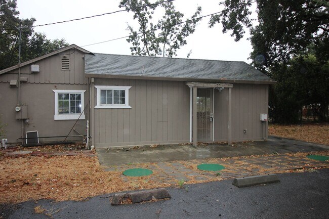 Building Photo - 672 Irwin Ln