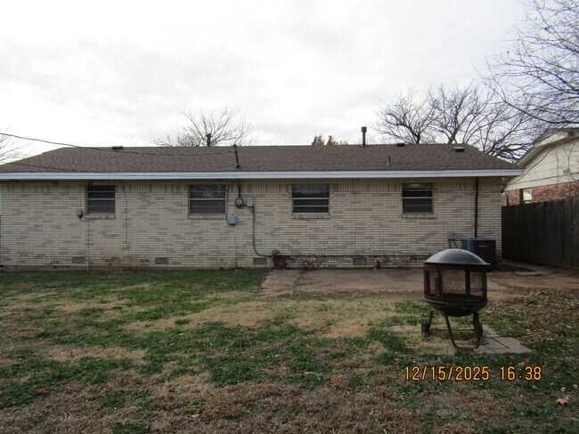 Building Photo - Nice home in the Woodland Hills Area!