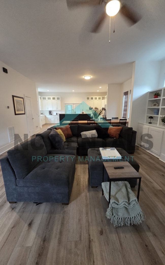 Building Photo - 1501 E Jones St