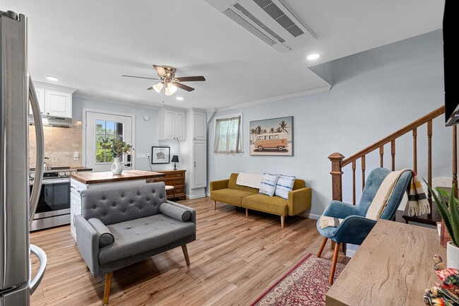 Building Photo - 2 Mead Dr