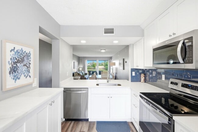 Building Photo - 6105 Palma Del Mar Blvd S
