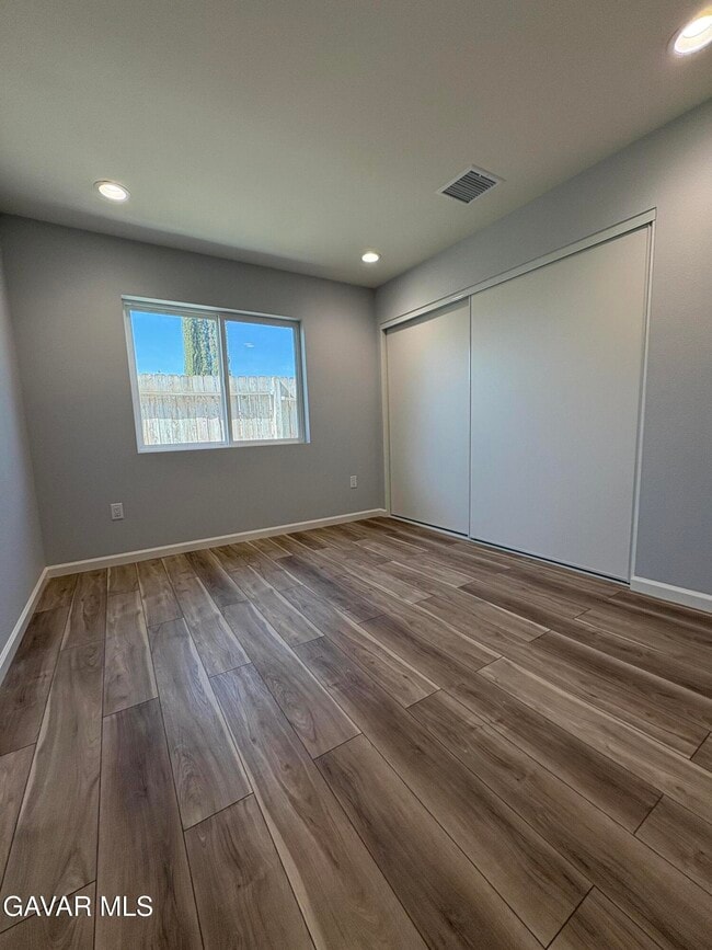 Building Photo - 5309 St Laurent Pl