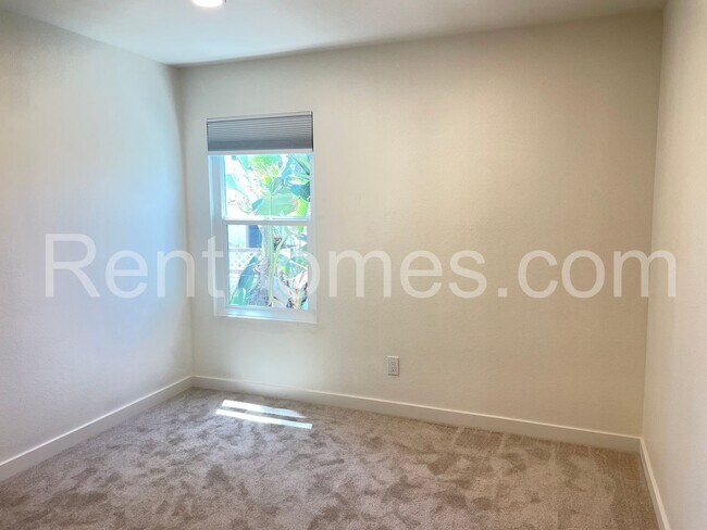 Building Photo - 9489 Fairgrove Ln