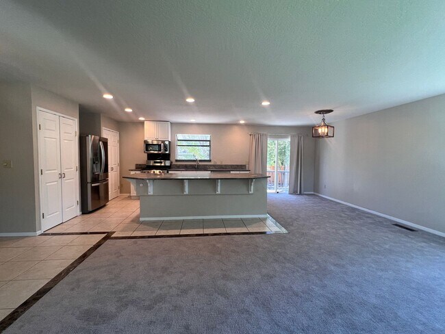 Building Photo - Spacious Split-Level! 4-Bedroom, 3.5-Bath ...