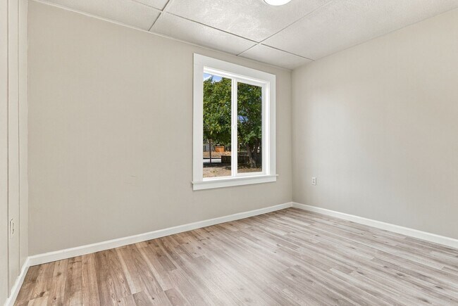 Building Photo - 2100 Chanticleer Ave