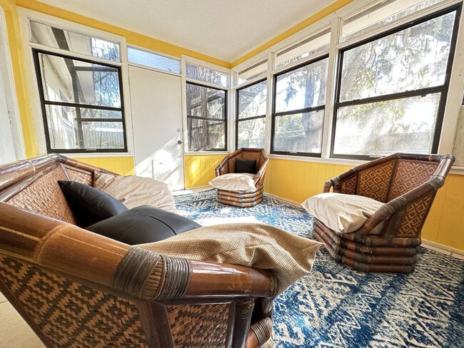 Building Photo - 737 SE 4th Ave