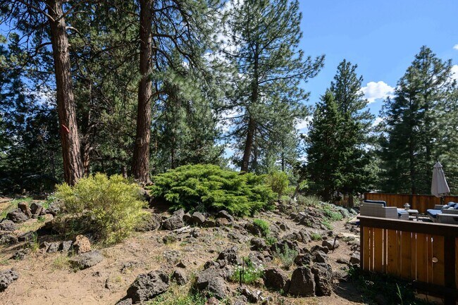 Building Photo - SW Bend Reverse-Living Home on .36 Acres | 5 Bedrooms | 3 Bathrooms