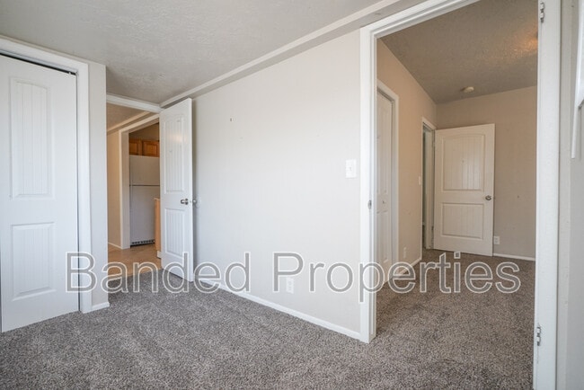 Building Photo - 276 W 700 N