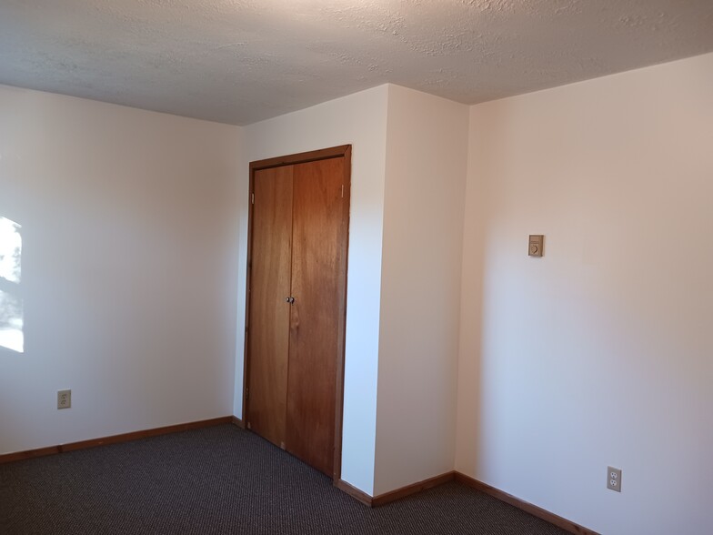 Back Bedroom - 8 Adirondack Rd