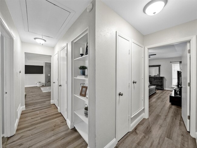 Building Photo - 709 Thoreau Ln
