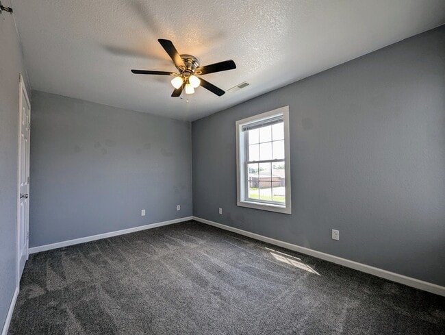 Building Photo - 1317 B Ave W