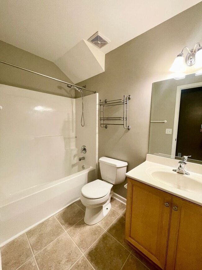 Building Photo - Northeast / Elgin- Offering Self Guided Tour with RENTLY!