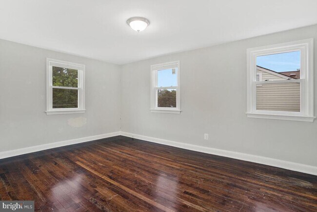 Building Photo - 509 Denham Rd