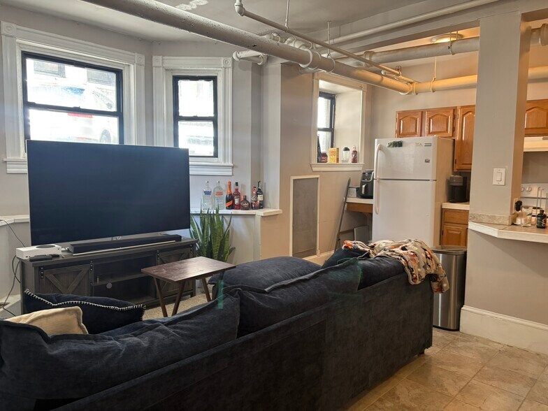 Building Photo - 1050 Commonwealth Ave