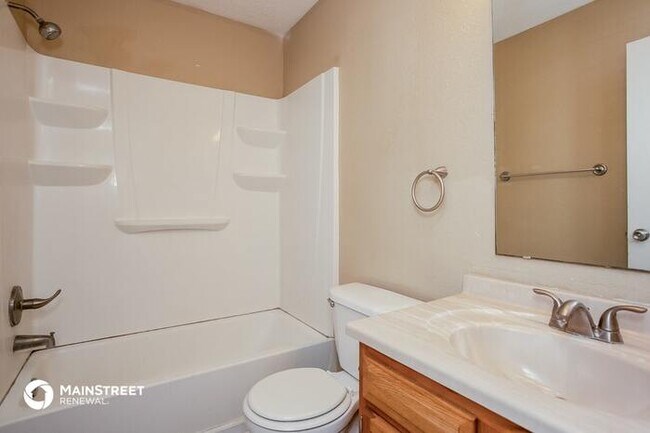 Building Photo - 10305 Cadogan Dr, Indianapolis, IN 46236