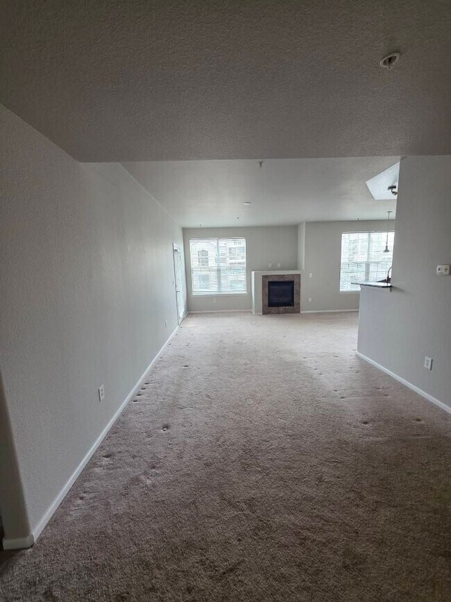 Building Photo - Beautiful, 2 bed/2 bath Condo at Blue Sky at Vista Ridge